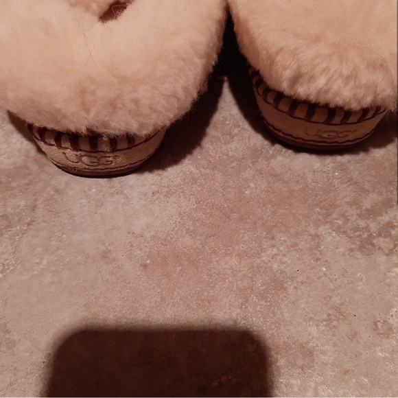 Ugg slippers new condition - Picture 4 of 4